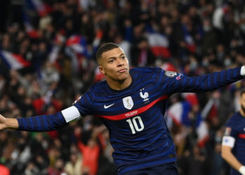 Fransa Dünya Kupası biletini aldı; Mbappe, tarihe geçti