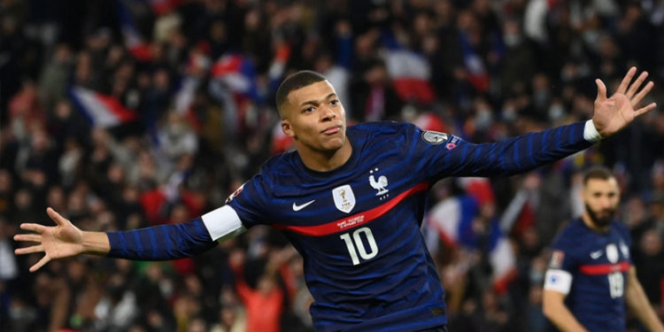 Fransa Dünya Kupası biletini aldı; Mbappe, tarihe geçti