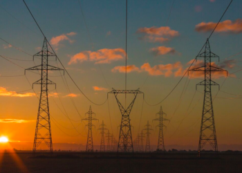 Fransa'da elektrik faturalarını ödeyemeyenlerin elektriği kesilmeyecek