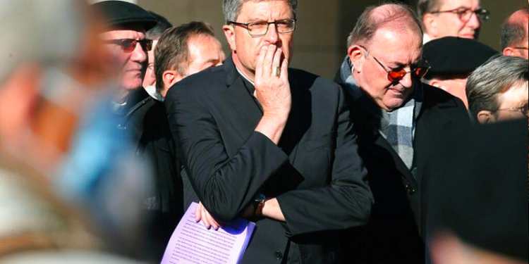 Fransa'da kilise, cinsel istismar mağduru tazminatları için varlıklarını satacak