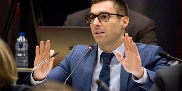 Fransız siyasetçi Odoul: Göçmenler soğuktan ölse bile Avrupa dışında tutmalıyız