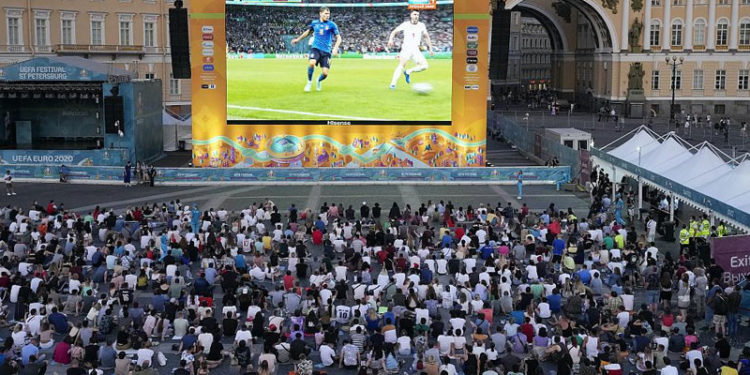 Futbol taraftarlarının yeni gözdesi St Petersburg spor organizasyonları ile dikkat çekiyor