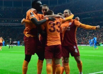 Galatasaray 4 attı, gruptan çıktı!