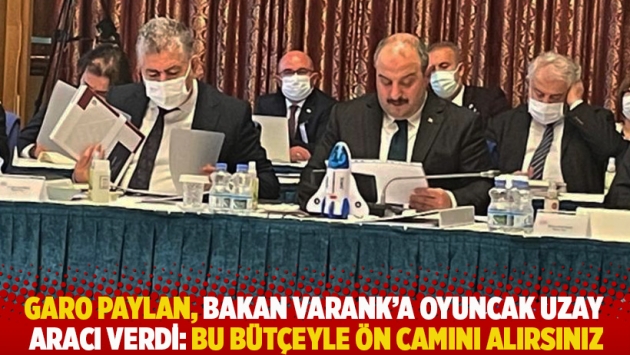 Garo Paylan, Bakan Varank’a oyuncak uzay aracı verdi: Bu bütçeyle ön camını alırsınız