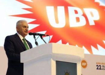 Gazeteci Acarer: Binali Yıldırım'ın KKTC'deki kurultayda ne işi vardı?