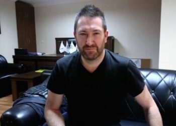 Gazeteci Steve Sweeney gözaltına alındı