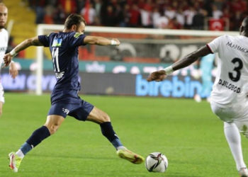 Gaziantep FK-Kasımpaşa karşılaşması son düdüğün ardından 4 dakika daha oynandı