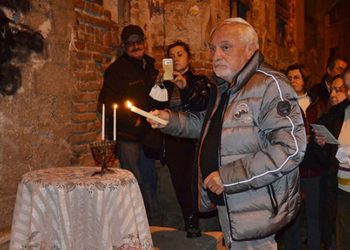 Gelibolu'da Museviler Hanuka Bayramı'nı mum yakarak kutladı