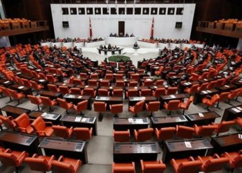 Genel Kurul’da gündem dolar yükselişi: Yeter artık sandık gelsin