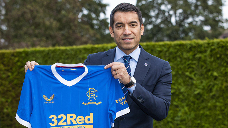 Glasgow Rangers, teknik direktörlük görevine Giovanni van Bronckhorst'u getirdi