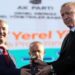 Gri pasaportla yurt dışına insan kaçırmışlardı, Erdoğan ödül verdi