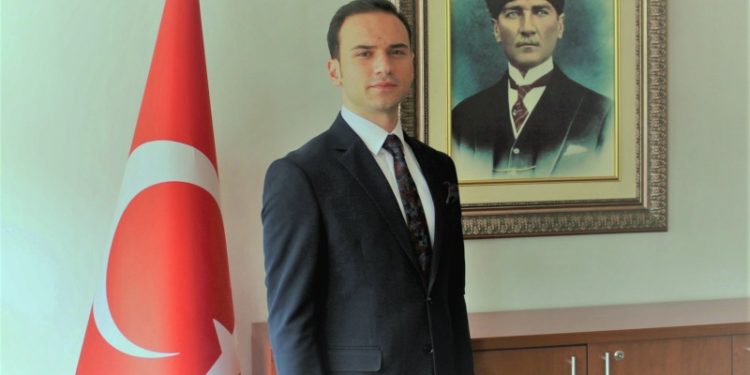 Görevden alınan kaymakama ‘CHP'den Türk bayrağı aldınız mı?’ mı sorusu