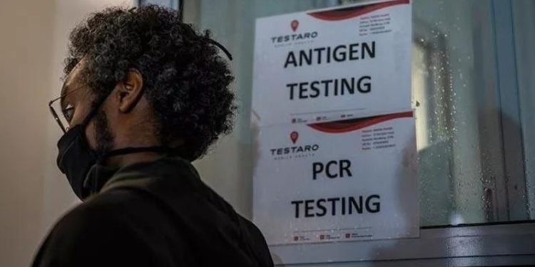 Güney Afrika'dan seyahat yasağı tepkisi: Omicron'u erken tespit ettik diye cezalandırıldık