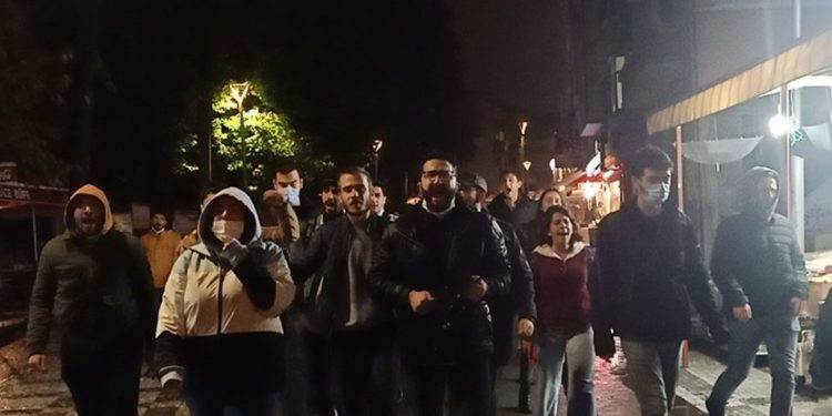 Halk ‘AKP istifa’ sloganlarıyla sokağa indi, Taksim Meydanı kapatıldı, ODTÜ’de 4 öğrenci gözaltına alındı