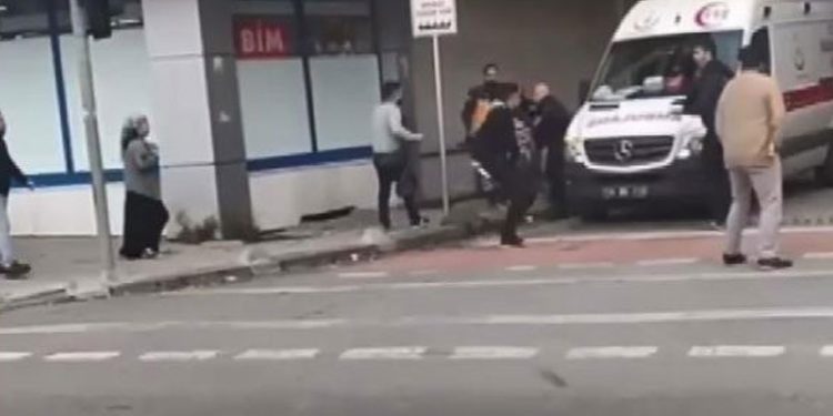 Halı silkeleme kavgası: 3 kişi bıçaklandı