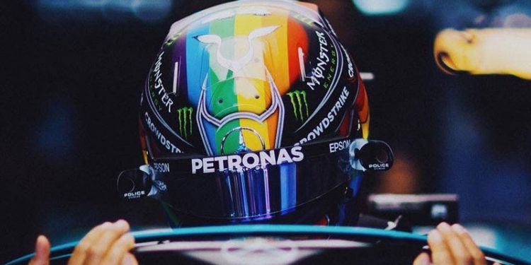 Hamilton, Katar’da gökkuşağı kaskıyla dayanışma mesajı verdi