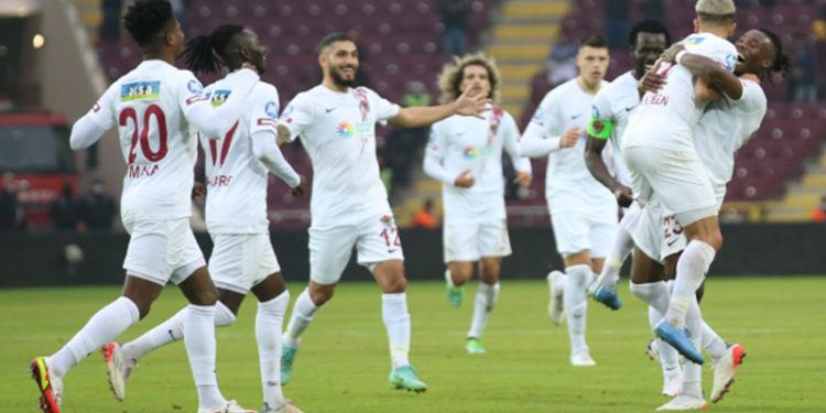 Hatayspor, Antalyaspor karşısında 3 puanı 3 golle aldı
