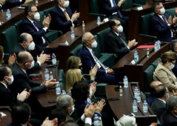 Hazine ve Maliye Bakanı Elvan, Erdoğan’ın ‘faiz’ konuşmasını alkışlamadı