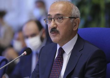 Hazine ve Maliye Bakanı Elvan sessizliğini bozdu, dolar açıklaması yaptı