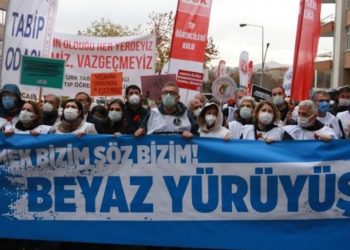 Hekimlerin başlattığı 'Beyaz Yürüyüş' Ankara'ya ulaştı