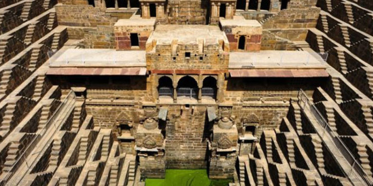 Hindistan, kuraklığa yüzyıllar önce inşa edilmiş su kuyularıyla çözüm arıyor