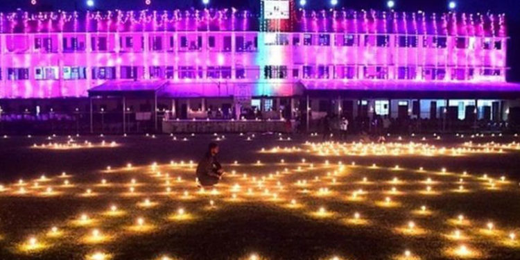 Hindistan'da ışık festivali Diwali yine Covid'in gölgesinde yapılıyor