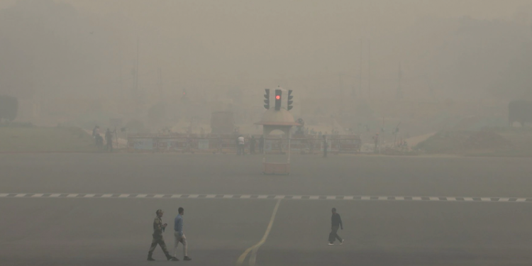 Hindistan'ın başkenti Yeni Delhi'de hava kirliliği nedeniyle eğitime ara verildi