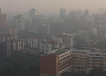 Hindistan'ın başkenti Yeni Delhi'de hava kirliliği nedeniyle eğitime süresiz ara verildi