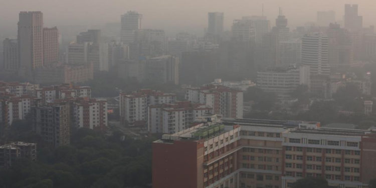Hindistan'ın başkenti Yeni Delhi'de hava kirliliği nedeniyle eğitime süresiz ara verildi