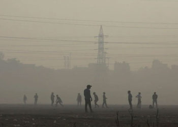 Hindistan'ın başkentinde, hava kirliliği nedeniyle okullar süresiz kapatıldı, karantina çağrısı yapıldı