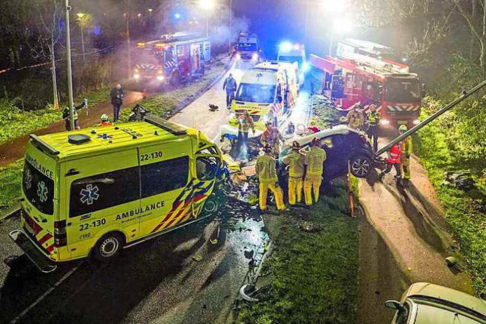 Hollanda’da ambulansın çarptığı otomobildeki 3 çocuk öldü, 3 de ağır yaralı var