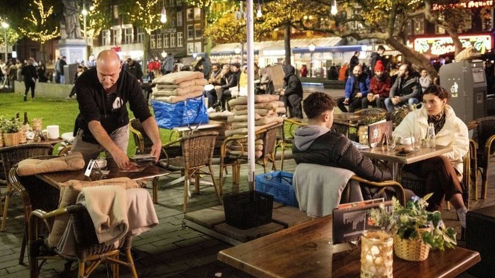 Hollanda ve Danimarka'da da Koronavirüs'ün Omicron varyantı görüldü