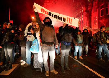 Hollanda yeni Covid-19 önlemlerini açıkladı, halk protesto etti