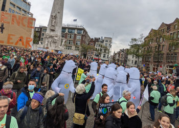 Hollanda'da 40 bin kişilik iklim protestosu