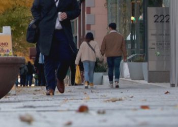 Hollanda'da rekor Covid vakaları nedeniyle kısmi kapanma kararı
