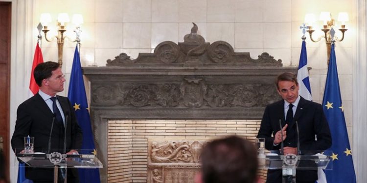 Hollandalı gazeteciden Miçotakis'e: Sayın Başbakan ne zaman yalan söylemeyi bırakacaksınız