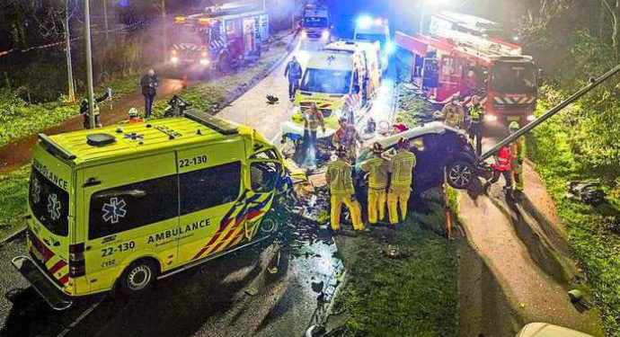 Hollanda’da ambulansın çarptığı otomobildeki 3 çocuk öldü, 3 de ağır yaralı var