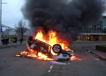 Hollanda’da koronavirüs önlemleri protesto edildi, 20 kişi gözaltına alındı