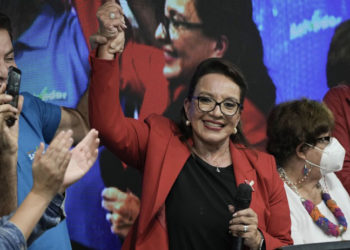 Honduras seçimlerini solun kadın adayı Castro önde götürüyor