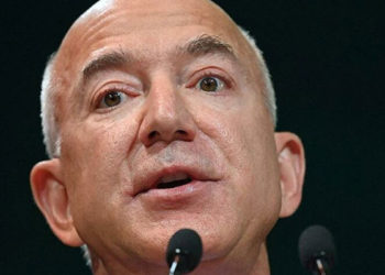 Jeff Bezos: İnsanlar gelecekte uzayda doğacak, dev silindirlerde yaşayacak