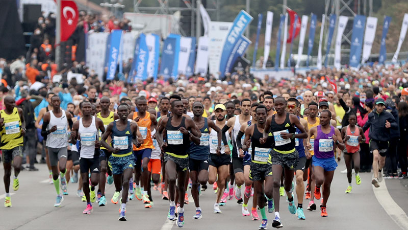 Kıtalar 43. kez buluştu:  İstanbul Maratonu'nu kazananlar belli oldu