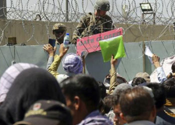 Kabil'de tahliye sırasında ABD askerine verilen 2 aylık Afgan bebek kayboldu