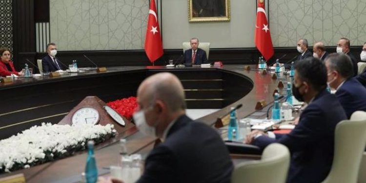 Kabine toplanıyor: Gündem asgari ücret ve 50+1