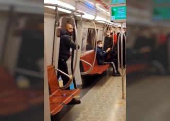 Kadıköy-Tavşantepe metrosunda eli bıçaklı kişi kadına saldırdı