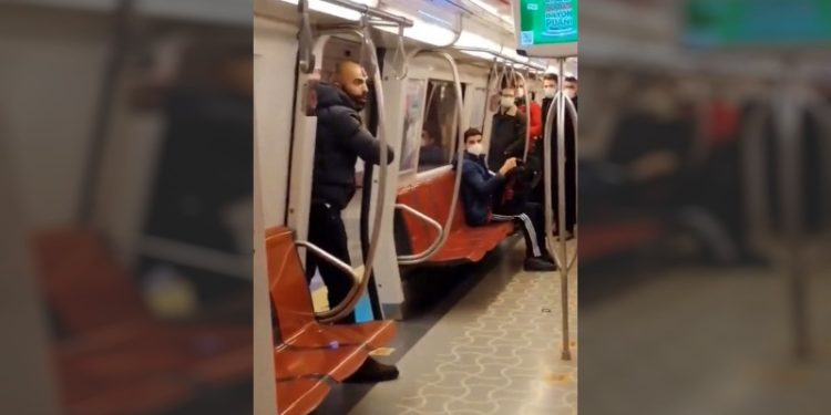 Kadıköy-Tavşantepe metrosunda eli bıçaklı kişi kadına saldırdı