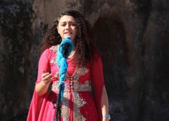 Kadın dengbej Helin: Bu kültürü yaşatalım