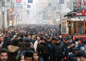 Karar yazarı Kahveci: İşsizlik oranı 'karanlık' 90'lardan daha kötü durumda