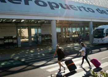 Kazablanka-İstanbul uçağı acil iniş yaptı, 12 yolcu İspanya'ya kaçtı!