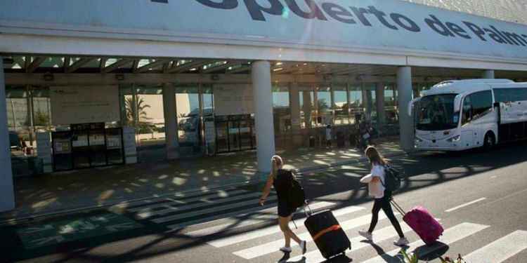 Kazablanka-İstanbul uçağı acil iniş yaptı, 12 yolcu İspanya'ya kaçtı!