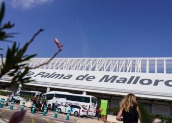 Kazablanka-İstanbul uçağı İspanya'ya acil iniş yaptı: 12 yolcu kayıp